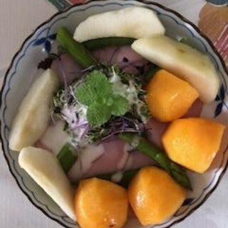 サニーレタス、柿、ラ、フランスのサラダ